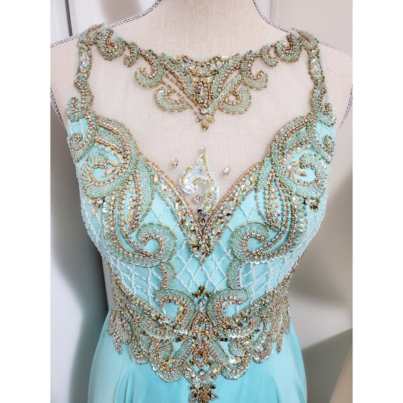 Dress - Picture 4 of 11